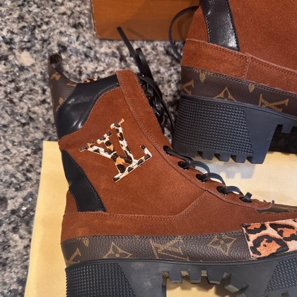 Brown and Black Leopard Boots size 9 with box - Picture 3 of 14